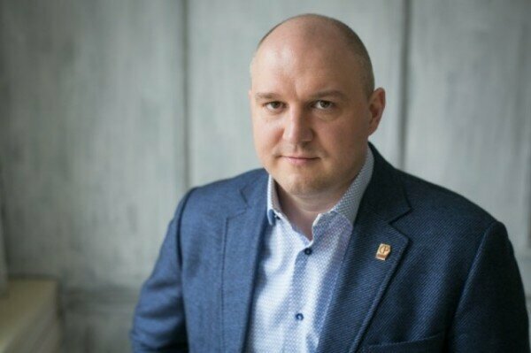 Депутат Госдумы устроился на работу с поддельным дипломом