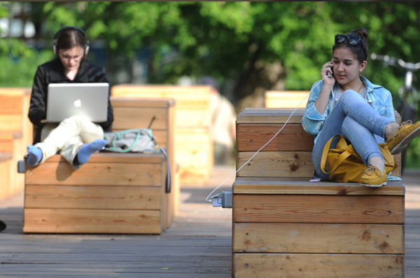 В Москве около 470 стел-навигаторов обеспечат бесплатный Wi-Fi