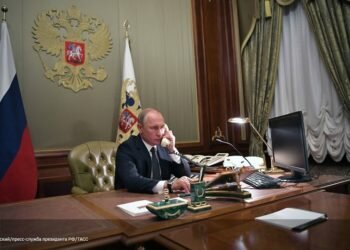 Путин ведет разговор с Трампом
