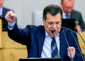 Андрей Макаров