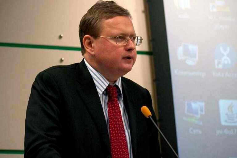 Делягин: Я понимаю, что чувствует пассажир, когда заходит в кабину к пилотам и видит пустое пилотское кресло
