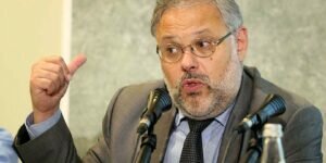 Хазин дал Путину последний шанс изменить ситуацию в России поменяв экономических управленцев