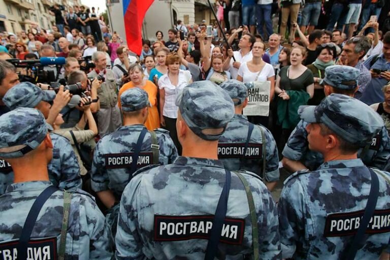 Российская власть именует несистемную оппозицию «оранжевой чумой» и предателями России