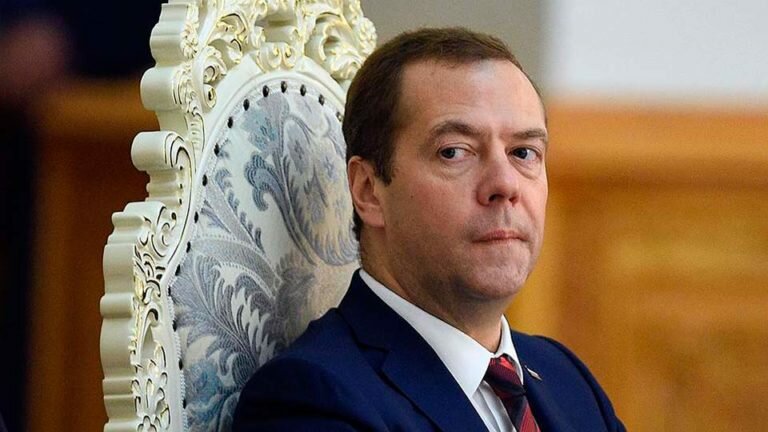 В росте инфляции в России более других виновен премьер правительства Дмитрий Анатольевич Медведев