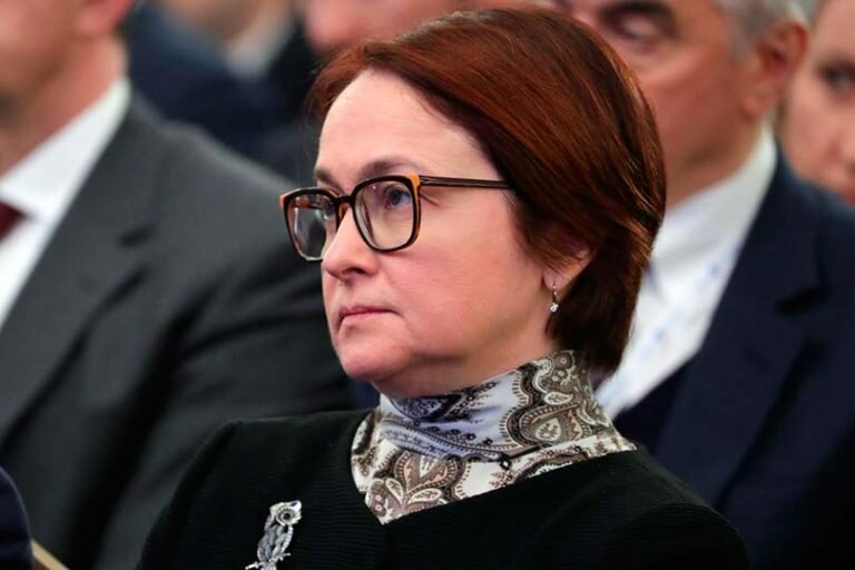 Все разговоры Путина о вставании России с колен заканчиваются, едва лишь речь заходит об Эльвире Набиуллиной