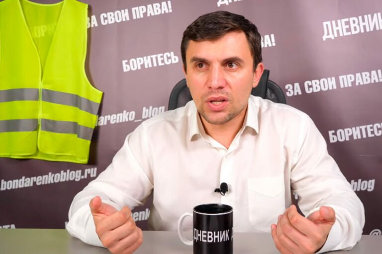 В прямой эфир к Бондаренко пришло сообщение о блокировке станции Шиес кольцом ОМОНа и отключении там интернета