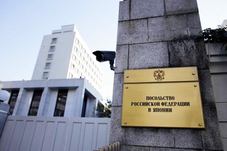 Российские дипломаты прилагают все усилия для возвращения 637-ми россиян из Японии