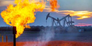 Горящие нефтяные скважины, это возможный вариант ближайшего будущего печальной российской действительности