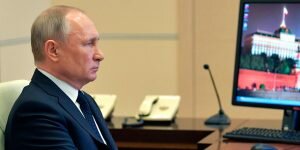 Путин выслушал доклад министров и глав регионов о мерах по борьбе с кризисом в условиях незаконной самоизоляции