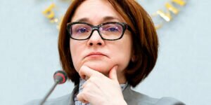 Набиуллина задается вопросом, дать или не дать россиянам денег напрямую, причем ее мнение кардинально меняется