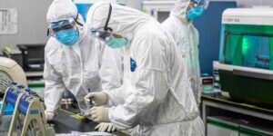 Украина позволила США создать на своей территории 8 лабораторий с опасными инфекциями