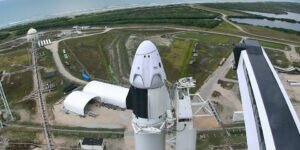 США возвращаются в космос, однако старт пилотируемого космического корабля Crew Dragon Илона Маска отложили