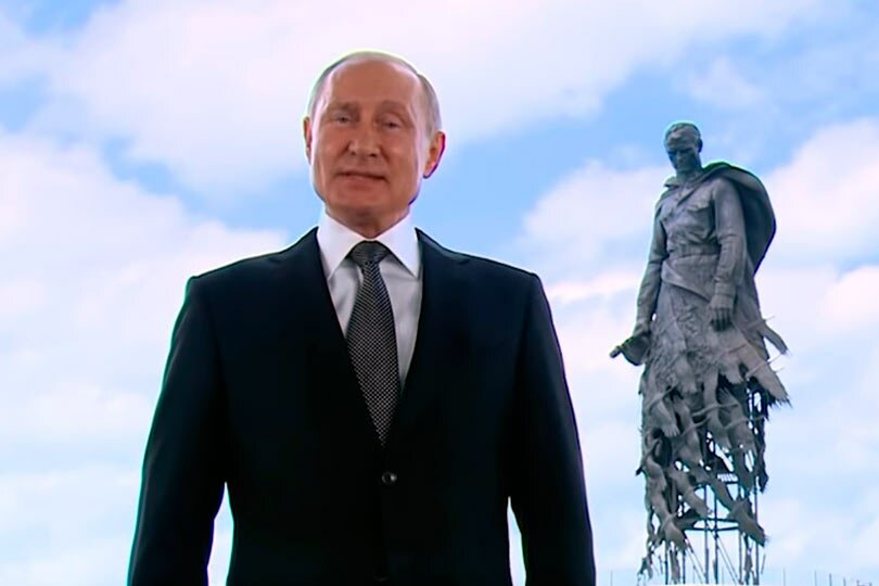 Путин выступил у памятника под Ржевом