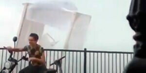 На жителей и гостей Сочи обрушился шторм и смерч (видео)