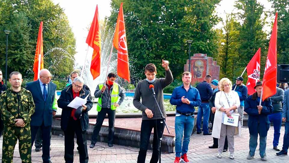 Максим Мухаметзянов на митинге