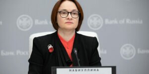 Набиуллина не собирается поддерживать рубль, и он перманентно падает вот уже в течение 20 лет правления Путина