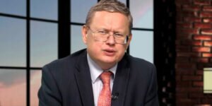 Оппозиционный политик и экономист Михаил Делягин, предсказал рублю дальнейшее падение без вариантов