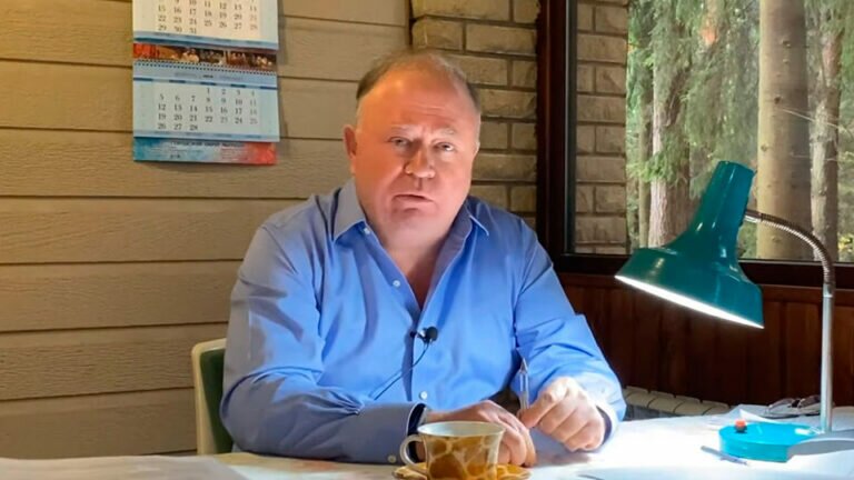 Караулов подвел итог голосования, где узник совести Платошкин, с разгромным счетом 68% победил Путина с 7%