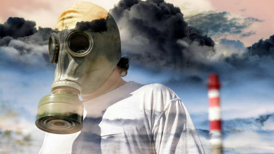 Человек в противогазе