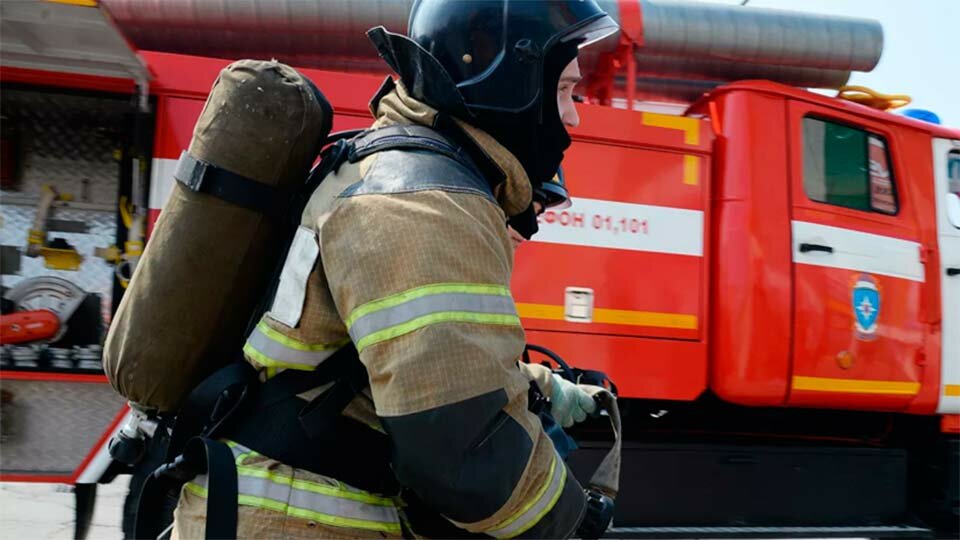Пожар в Москве на паркинге