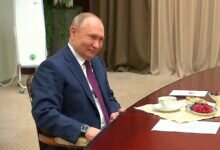 Владимир Путин за чашкой чая