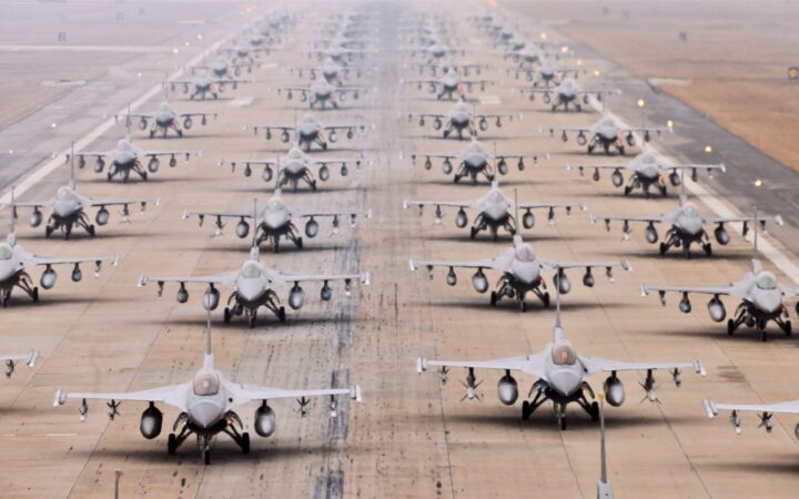 Самолеты F-16