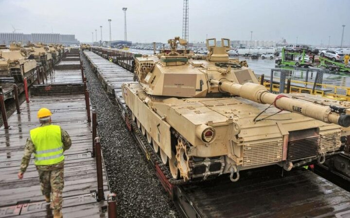 Погрузка танков Abrams