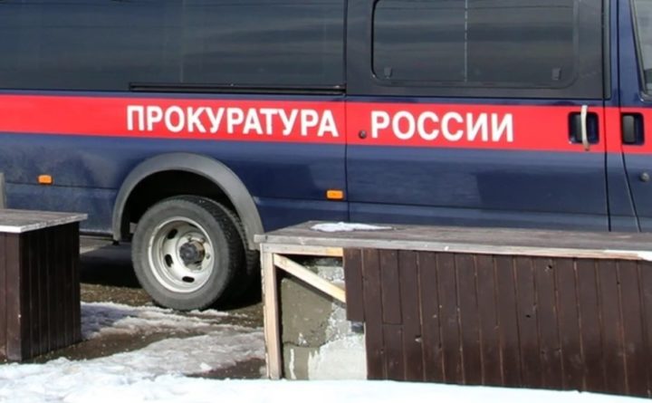 СК: В Волгограде мужчина дебоширил в аэропорту и нанес побои женщине-полицейскому